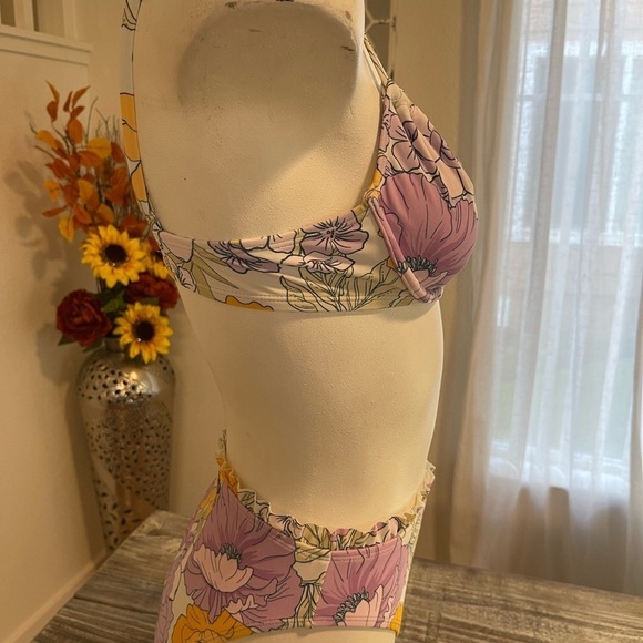 Cupshe Underwire Top & High Waist Cheeky Floral Bikini Set Size Small - Picture 3 of 9